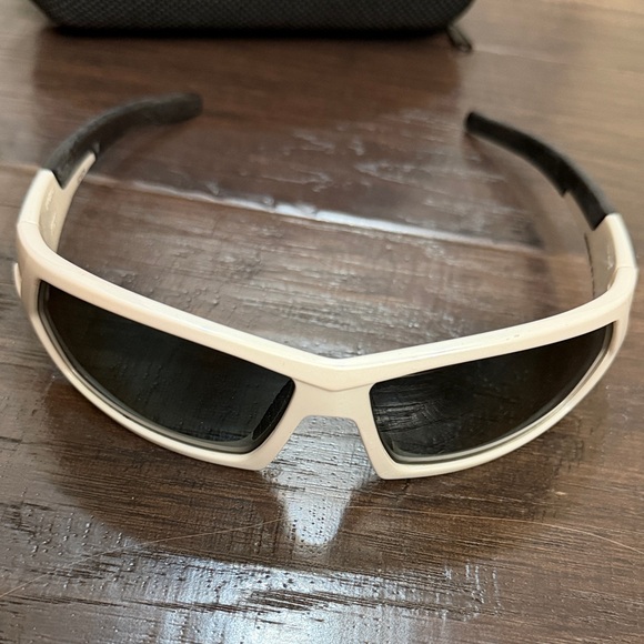 Wiley X Sunglasses Polarized White with Black Lenses - Picture 2 of 8